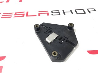 Кронштейн мотора привода люка, ориг. номер 6008697-00-A, Tesla Model S 2012-2016