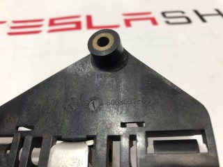 Кронштейн мотора привода люка, ориг. номер 6008697-00-A, Tesla Model S 2012-2016