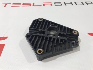 Кронштейн мотора привода люка, ориг. номер 1003242-00-A, Tesla Model S 2012-2016