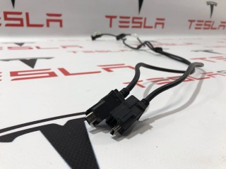 Кабель USB, ориг. номер 1004815-08-B, Tesla Model S 2012-2016