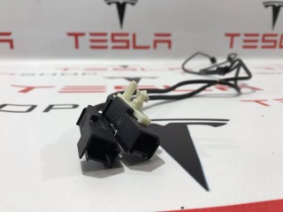 Кабель USB, ориг. номер 1004815-08-B, Tesla Model S 2012-2016