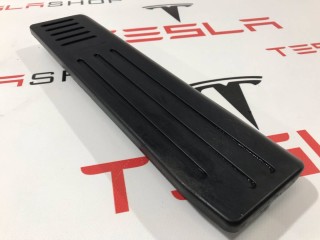 Панель для отдыха ноги водителя, ориг. номер 6005968-00-C, Tesla Model S 2012-2016