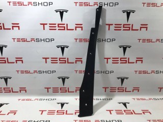 Пластик под датчик прижатия двери, ориг. номер 1042411-00-D, Tesla Model X 2015-2021