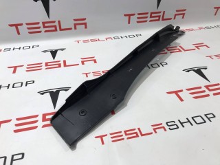 Пластик под датчик прижатия двери, ориг. номер 1042411-00-D, Tesla Model X 2015-2021