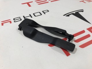 Заглушка салазки сиденья, ориг. номер 1066621-00-A, Tesla Model X 2015-2021