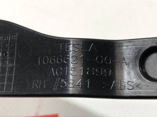 Заглушка салазки сиденья, ориг. номер 1066621-00-A, Tesla Model X 2015-2021