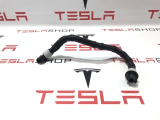 Патрубок охлаждения пентхауса выпускной, ориг. номер 109576600F, Tesla Model 3 2017-2021