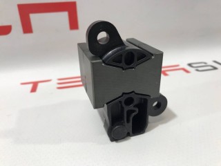 прочая запчасть, ориг. номер 1526573-00-A, 1097615-00-C, Tesla Model Y 2020-2026