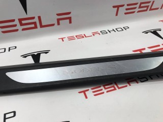 Накладка стойки А, ориг. номер 1030393-00-C, Tesla Model S 2012-2016