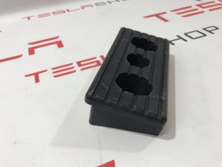 Опора под домкрат (подушка), ориг. номер 1009124-00-C, Tesla Model S 2012-2016