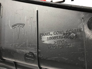 Подкапотная накладка стеклоочистителей, ориг. номер 1008976-00-E, Tesla Model S 2012-2016
