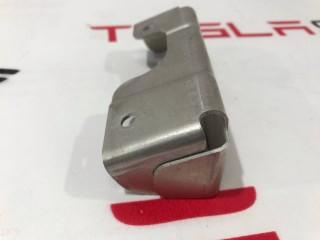 Кронштейн карты (обшивки) двери, ориг. номер 1003140-00-B, Tesla Model S 2012-2016