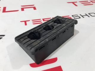 Опора под домкрат (подушка), ориг. номер 1009124-00-C, Tesla Model S 2012-2016