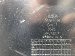Накладка декоративная сиденья 2-го ряда, ориг. номер 1066880-00-C, 1068123-00-B, Tesla Model X 2015-2021
