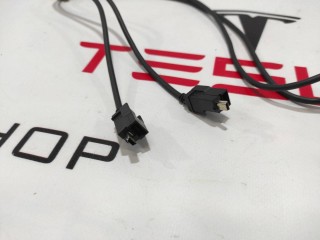 Кабель USB, ориг. номер 1004815-08-B, Tesla Model S 2012-2016