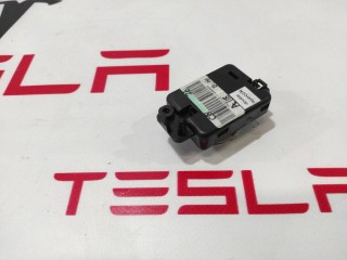 Фонарь подсветки салона, ориг. номер 1002543-00-C, Tesla Model S 2012-2016