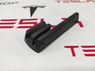 Заглушка салазки сиденья, ориг. номер 1031675-00-A, Tesla Model S 2012-2016