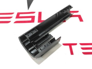 Заглушка салазки сиденья, ориг. номер 1031675-00-A, Tesla Model S 2012-2016