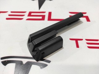 Заглушка салазки сиденья, ориг. номер 1031676-00-A, Tesla Model S 2012-2016