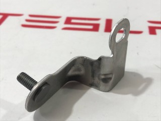Кронштейн крепления внутренних панелей салона, ориг. номер 1013701-00-A, Tesla Model S 2012-2016