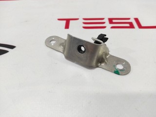 Кронштейн крепления обшивки двери, ориг. номер 1003541-00-A, Tesla Model S 2012-2016
