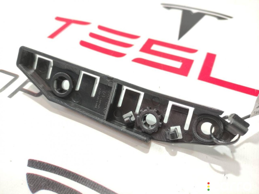 Кронштейн крепления направляющая бампер крыло Tesla Model 3 2017-2021, 1084181-00-E, фото 2