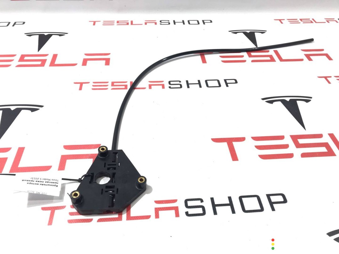6008694, 6008697-00-A Кронштейн мотора привода люка Tesla Model S 2015г. - фото №2