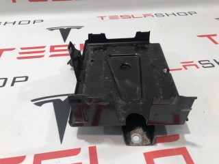 Крепление аккумулятора 12V, ориг. номер 1007556-00-C, Tesla Model S 2012-2016