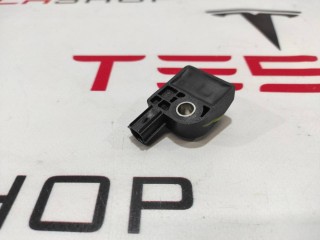 Датчик удара, стойки С, ориг. номер 1009017-00-A, Tesla Model S 2012-2016