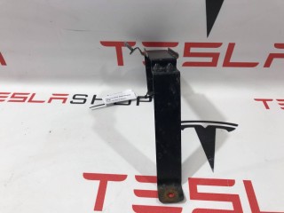 Крепление аккумулятора 12V, ориг. номер 1005103-00-E, Tesla Model S 2012-2016