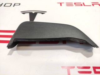 Крышка фонаря багажника, ориг. номер 1058813-00-B, Tesla Model X 2015-2021
