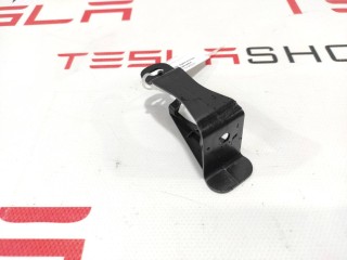 Кронштейн крепления электропроводки, ориг. номер 1004423-91-P, Tesla Model S 2012-2016