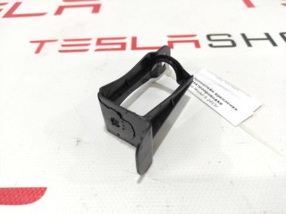 Кронштейн крепления электропроводки, ориг. номер 1004423-91-P, Tesla Model S 2012-2016