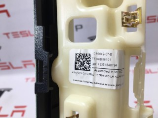 Накладка подъемной задней двери, ориг. номер 1055049-07-E, Tesla Model X 2015-2021