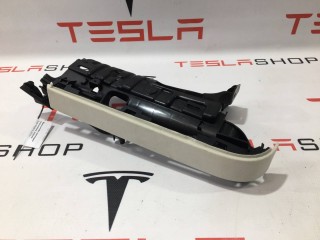 Накладка подъемной задней двери, ориг. номер 1055012-07-J, Tesla Model X 2015-2021