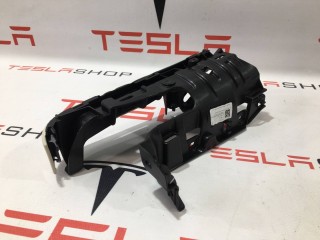 Накладка подъемной задней двери, ориг. номер 1055012-07-J, Tesla Model X 2015-2021