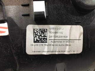 Накладка подъемной задней двери, ориг. номер 1055012-07-J, Tesla Model X 2015-2021