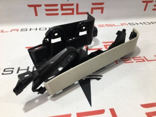 Накладка подъемной задней двери, ориг. номер 1055010-07-J, Tesla Model X 2015-2021