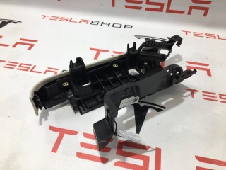 Накладка подъемной задней двери, ориг. номер 1055010-07-J, Tesla Model X 2015-2021