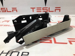Накладка подъемной задней двери, ориг. номер 1055050-07-J, Tesla Model X 2015-2021