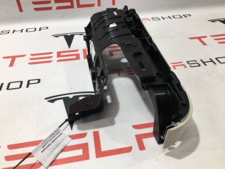 Накладка подъемной задней двери, ориг. номер 1055050-07-J, Tesla Model X 2015-2021