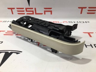 Накладка подъемной задней двери, ориг. номер 1055048-07-J, Tesla Model X 2015-2021