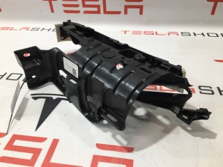 Накладка подъемной задней двери, ориг. номер 1055048-07-J, Tesla Model X 2015-2021