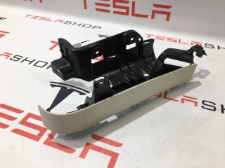 Накладка подъемной задней двери, ориг. номер 1055048-07-J, Tesla Model X 2015-2021