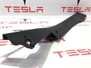 Пластик под датчик прижатия двери, ориг. номер 1042411-00-D, Tesla Model X 2015-2021