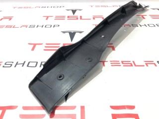 Пластик под датчик прижатия двери, ориг. номер 1042411-00-D, Tesla Model X 2015-2021