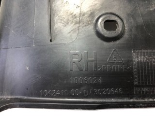 Пластик под датчик прижатия двери, ориг. номер 1042411-00-D, Tesla Model X 2015-2021