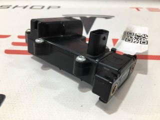 Привод открытия двери, ориг. номер 1045354-00-B, Tesla Model X 2015-2021