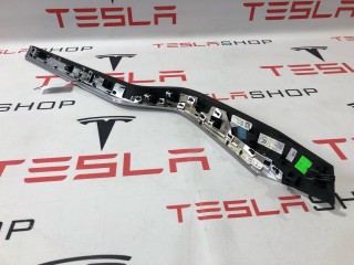 Накладка декоративная обшивки двери, ориг. номер 1035788-09-C, Tesla Model X 2015-2021