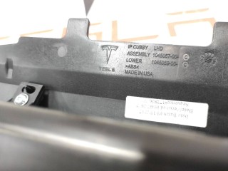 Ниша под монитором, ориг. номер 1045057-00-C, 1045058-00-B, Tesla Model X 2015-2021